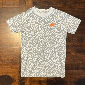 Nike tshirt, youth small, fair condition.